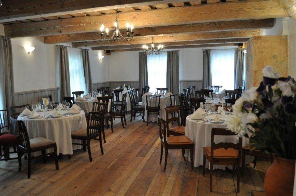 Hotel Meke à Mustkalni Extérieur photo