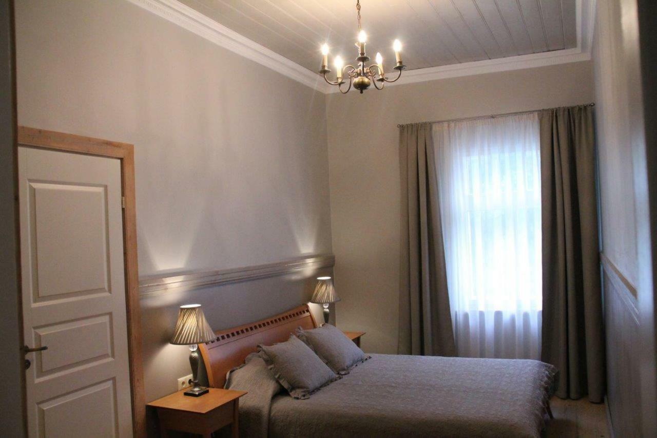 Hotel Meke à Mustkalni Extérieur photo