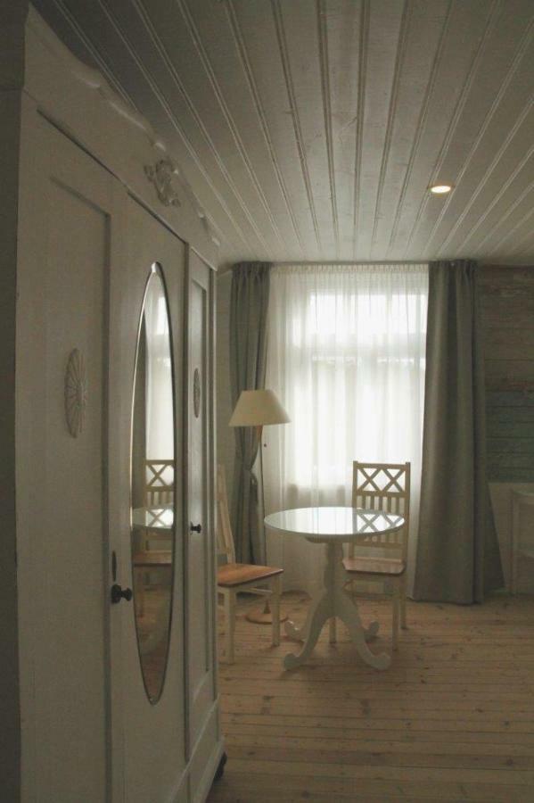 Hotel Meke à Mustkalni Extérieur photo