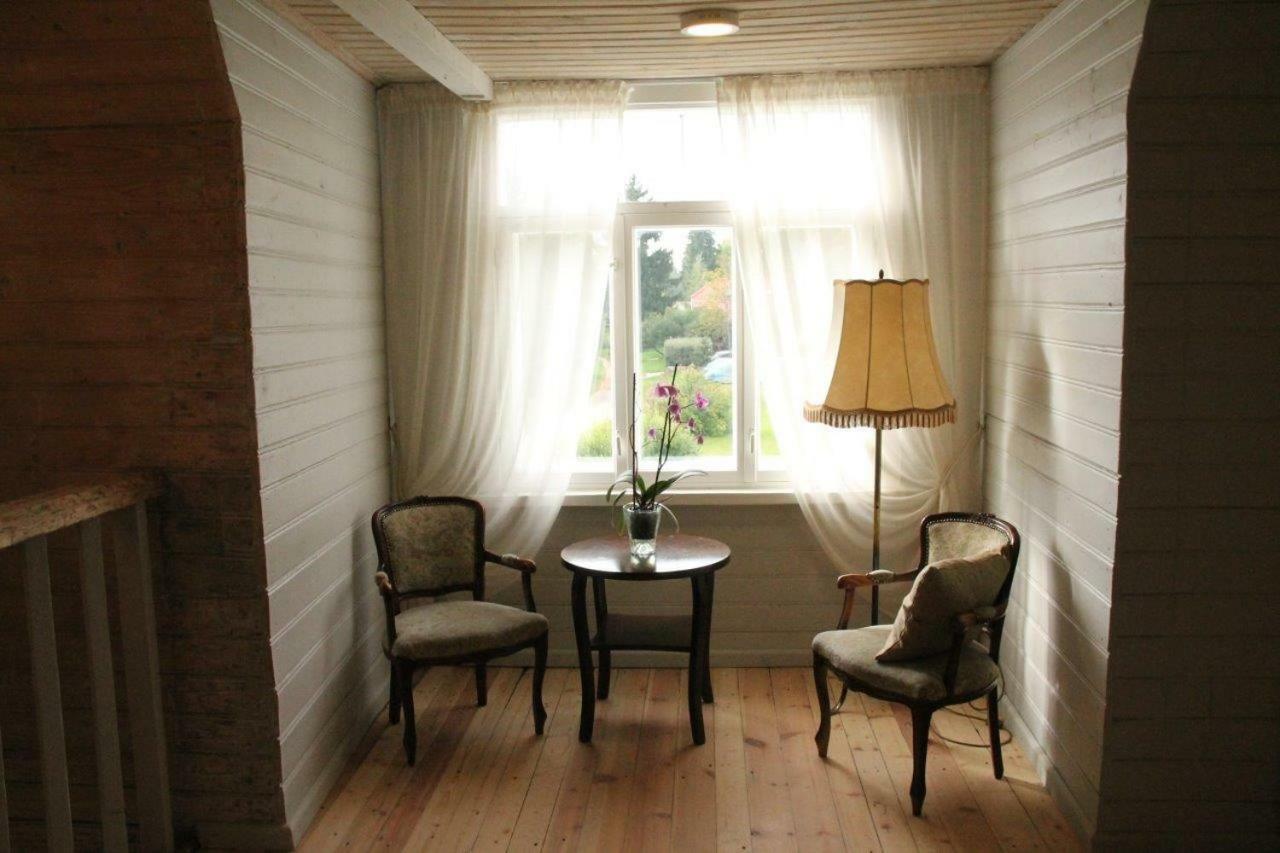 Hotel Meke à Mustkalni Extérieur photo