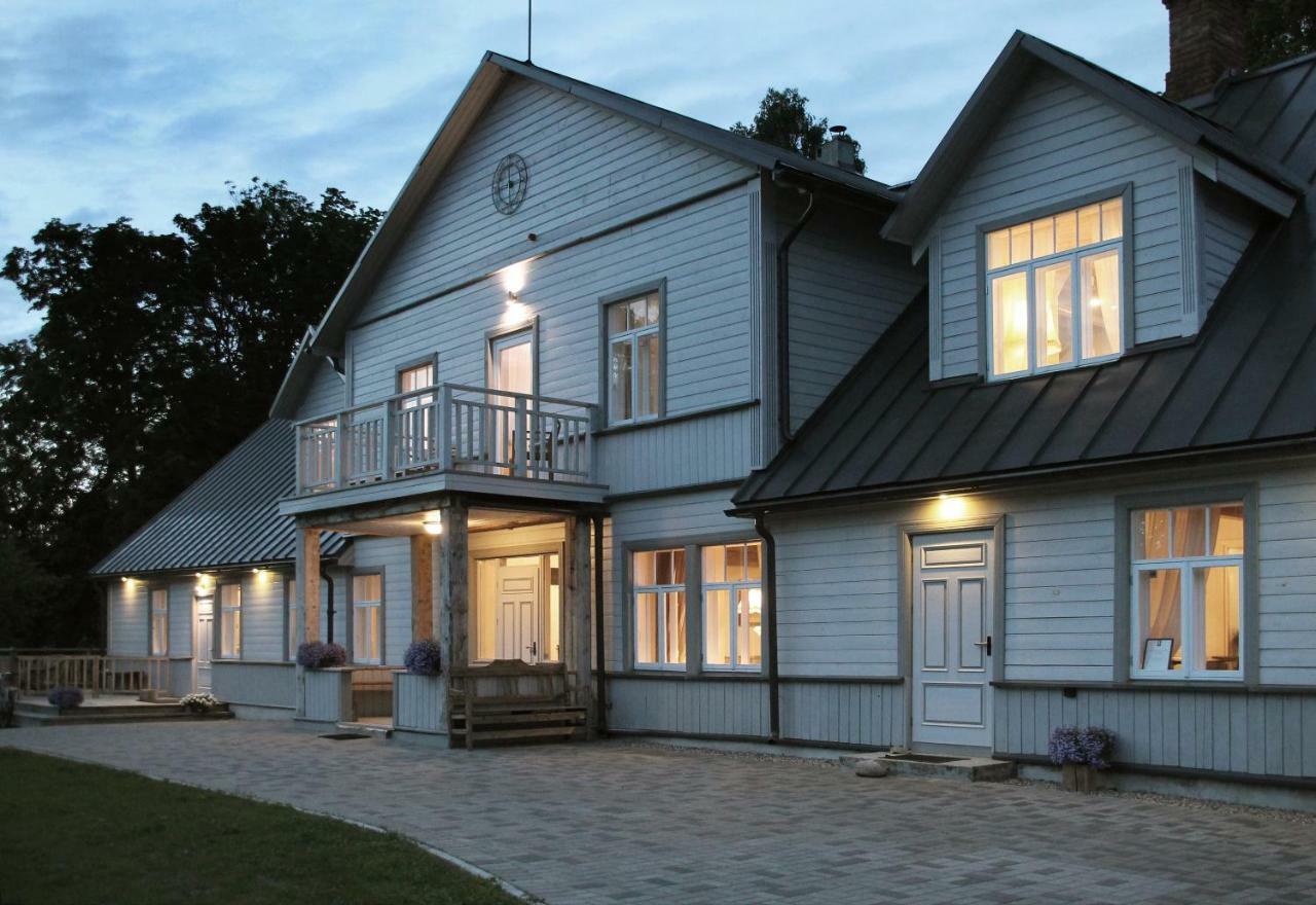 Hotel Meke à Mustkalni Extérieur photo