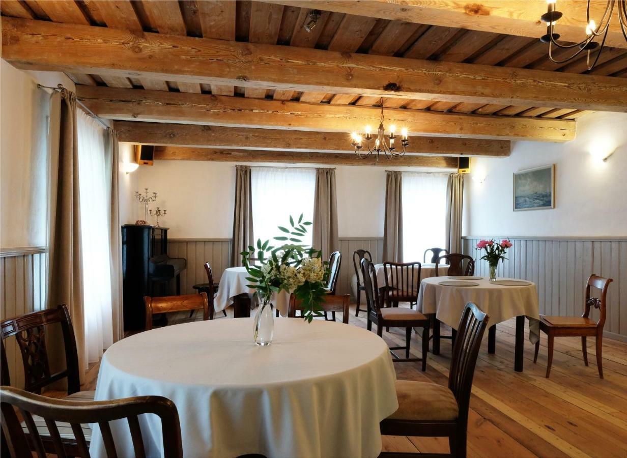 Hotel Meke à Mustkalni Extérieur photo