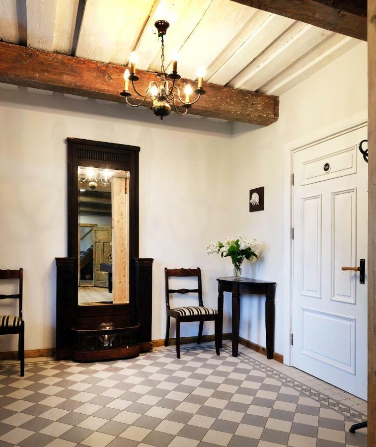 Hotel Meke à Mustkalni Extérieur photo