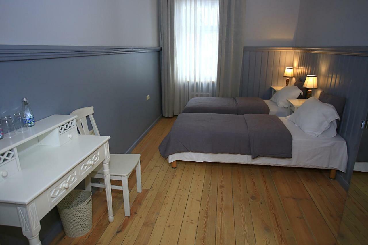 Hotel Meke à Mustkalni Extérieur photo