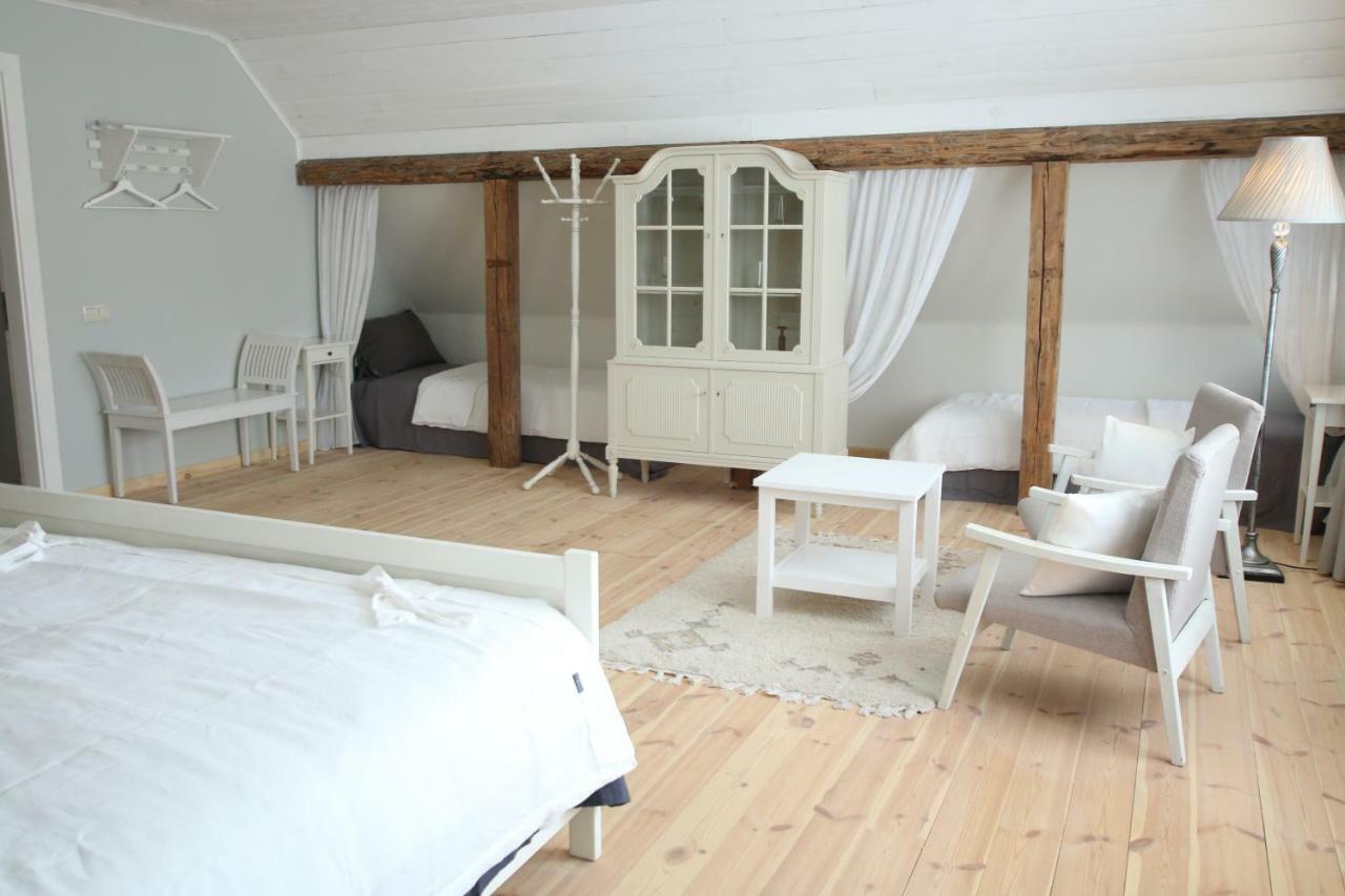 Hotel Meke à Mustkalni Extérieur photo