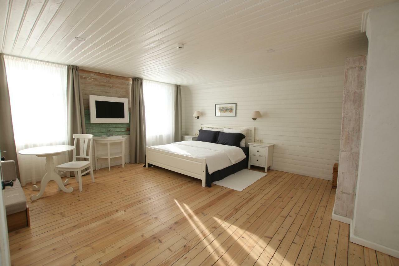 Hotel Meke à Mustkalni Extérieur photo